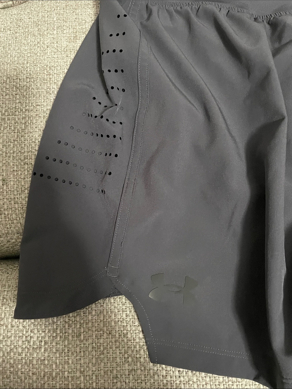 Men’s Under Armour shorts - Picture 2 of 4